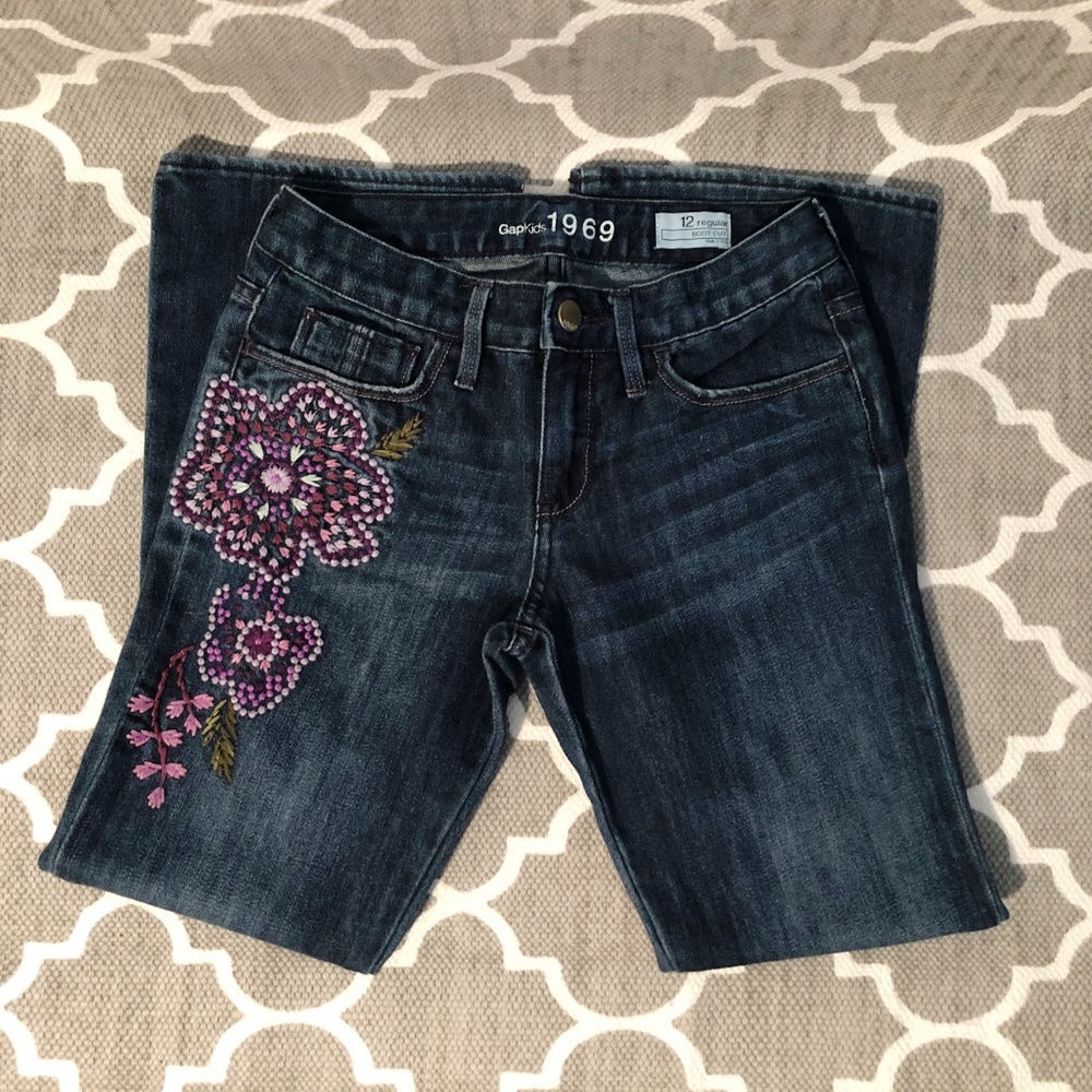 Gap Flower Embroidered Jeans - Super Cute!